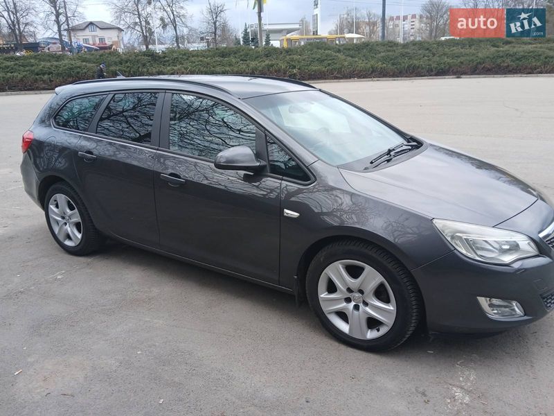 Универсал Opel Astra 2011 в Умани