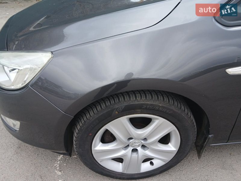 Универсал Opel Astra 2011 в Умани