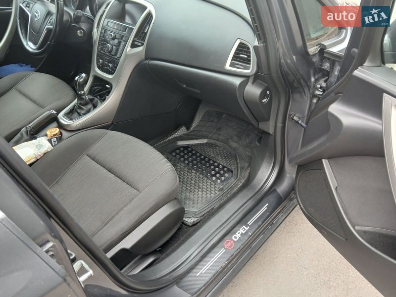 Универсал Opel Astra 2011 в Умани