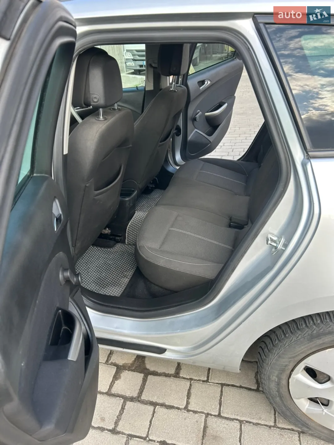 2011 Opel Astra - мініатюра 10
