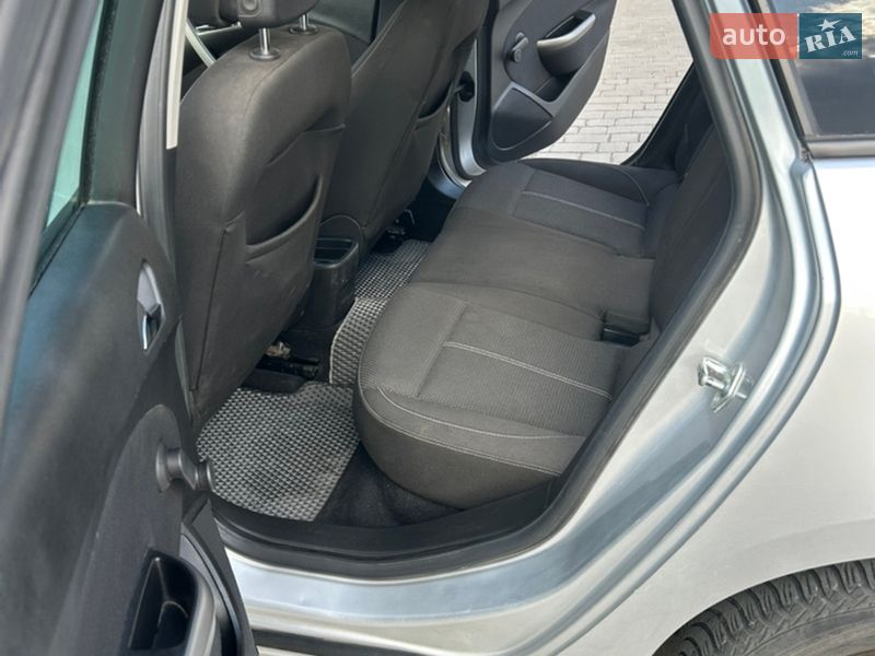 Універсал Opel Astra 2011 в Львові