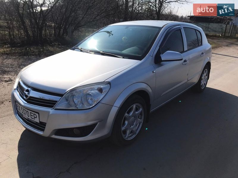 Хэтчбек Opel Astra 2008 в Староконстантинове