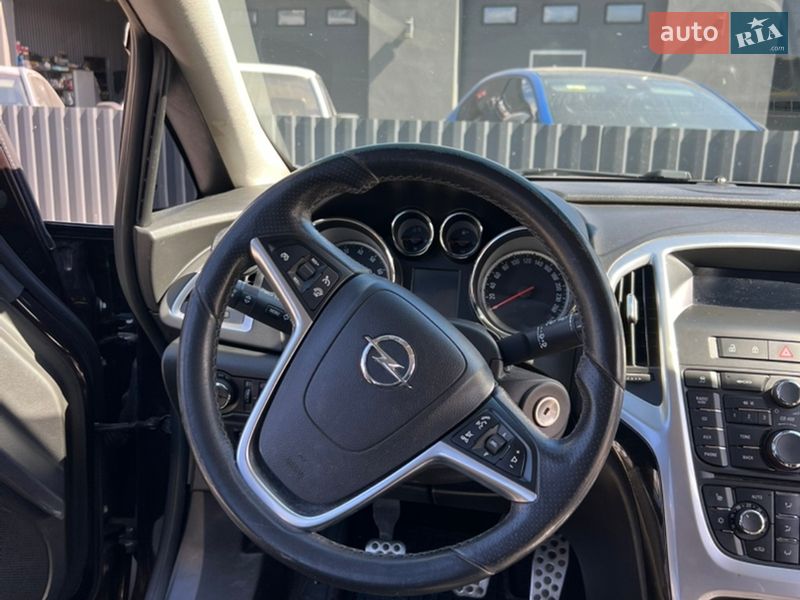 Хэтчбек Opel Astra 2013 в Ужгороде