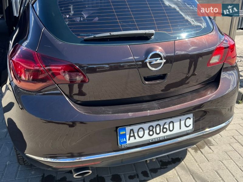 Хэтчбек Opel Astra 2013 в Ужгороде