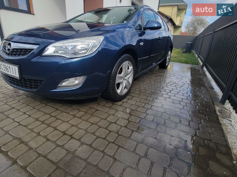 Универсал Opel Astra 2011 в Львове
