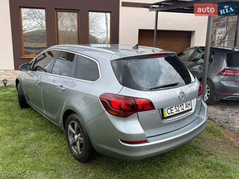 Универсал Opel Astra 2011 в Кельменцах