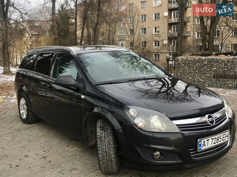 Універсал Opel Astra 2010 в Коломиї