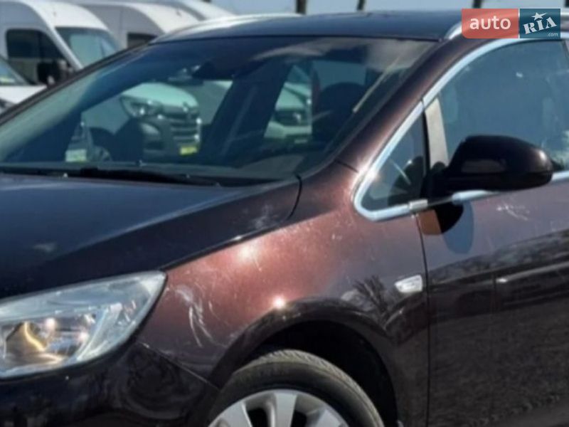 Універсал Opel Astra 2012 в Старій Вижівці