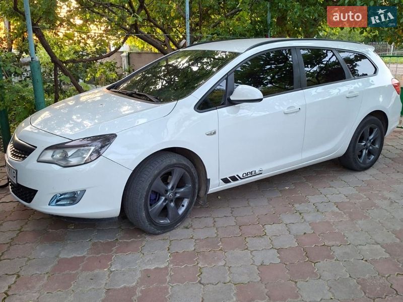 Opel Astra 2011