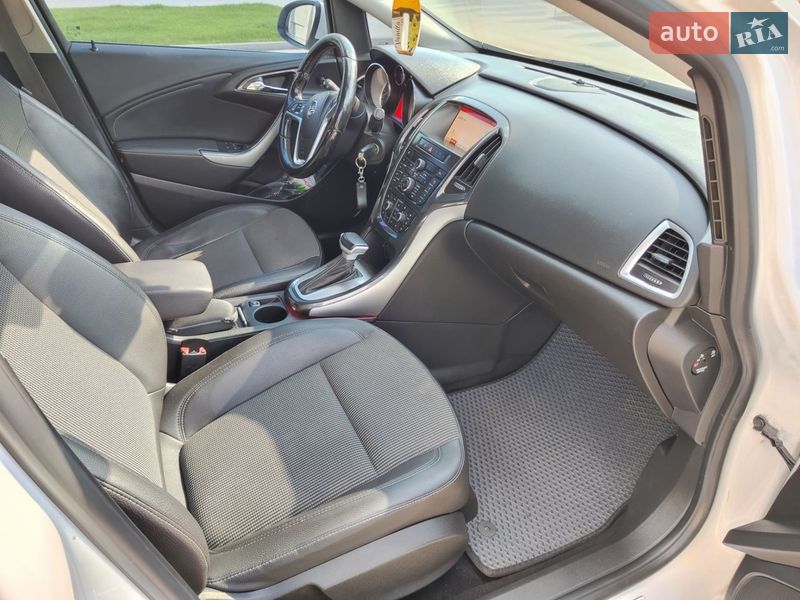 Універсал Opel Astra 2014 в Сумах