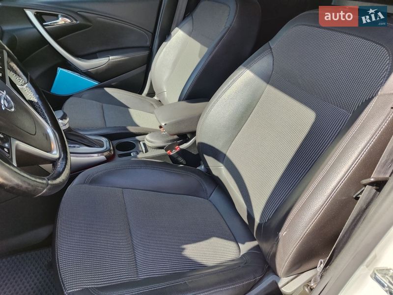 Універсал Opel Astra 2014 в Сумах