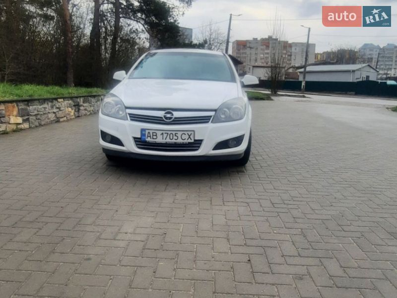 Хетчбек Opel Astra 2012 в Житомирі