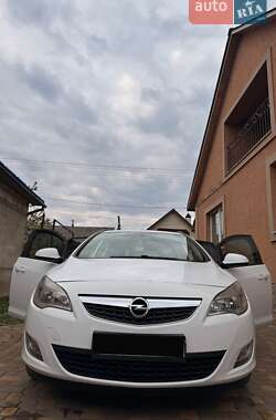 Универсал Opel Astra 2011 в Долгом