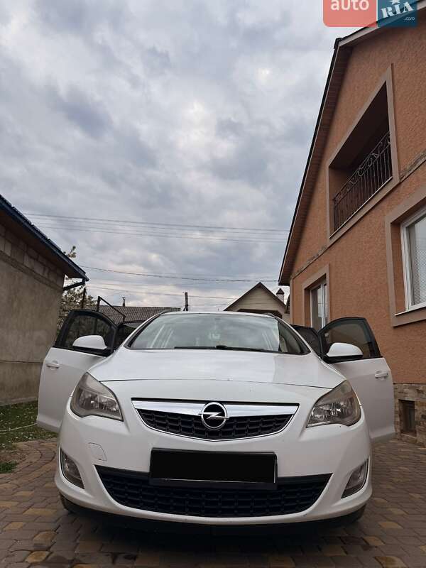 Opel Astra 2011