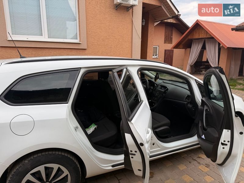 Універсал Opel Astra 2011 в Довгому