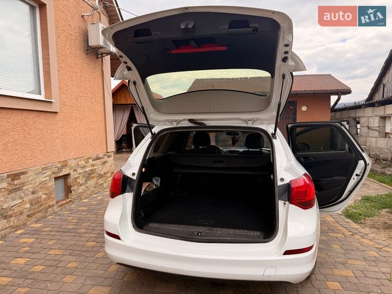 Універсал Opel Astra 2011 в Довгому