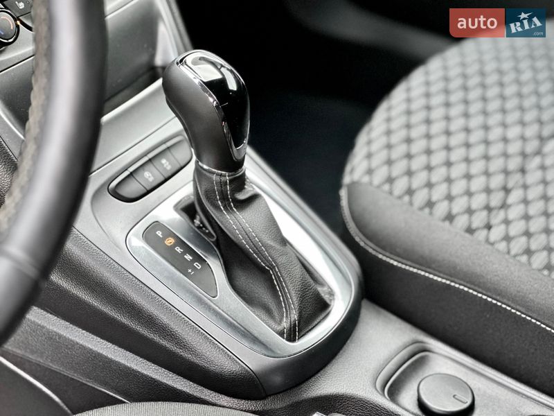 Хэтчбек Opel Astra 2018 в Киеве