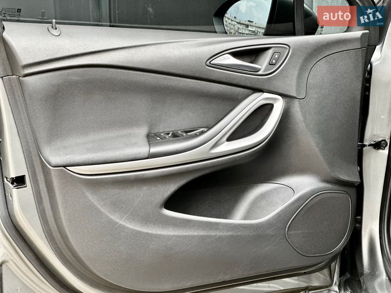 Хэтчбек Opel Astra 2018 в Киеве