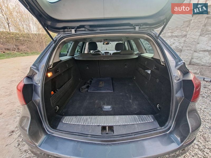 Універсал Opel Astra 2011 в Івано-Франківську