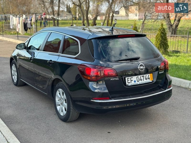 Универсал Opel Astra 2015 в Умани