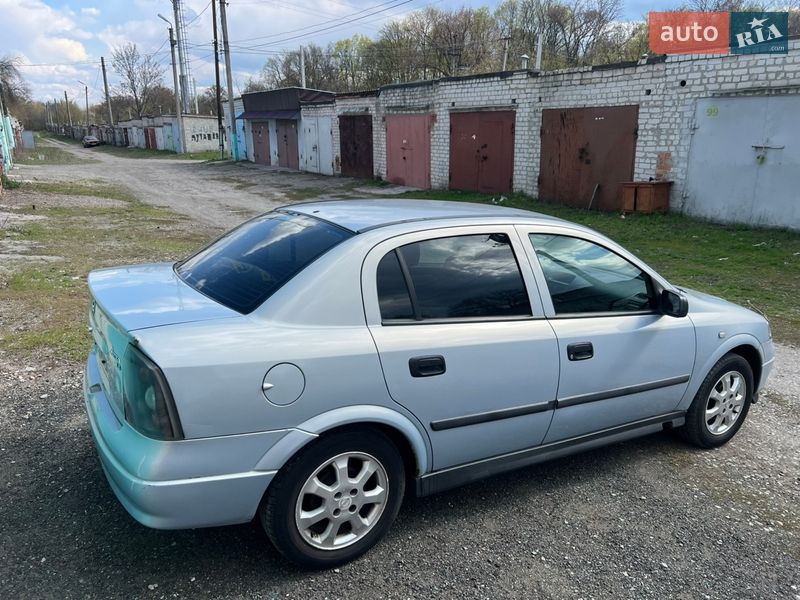 Седан Opel Astra 2005 в Лозовій