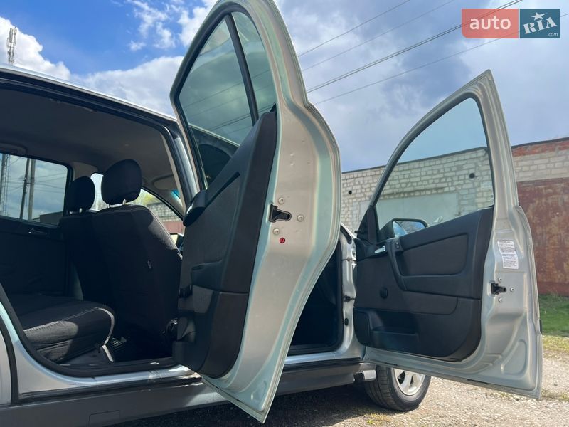 Седан Opel Astra 2005 в Лозовій