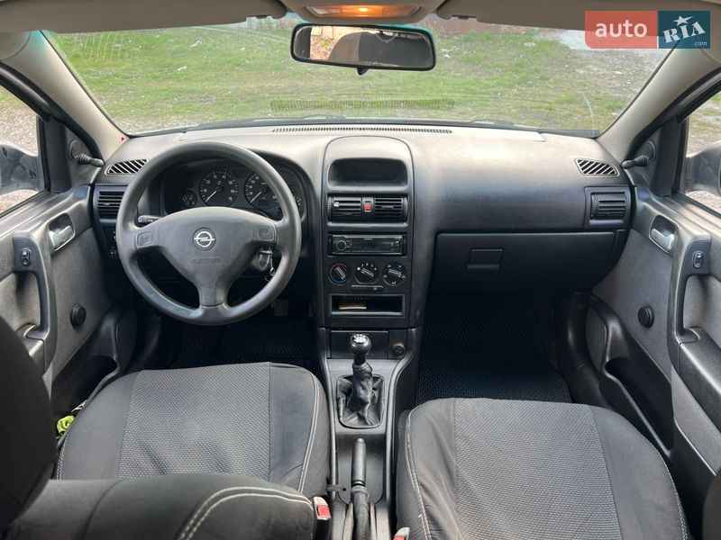 Седан Opel Astra 2005 в Лозовій