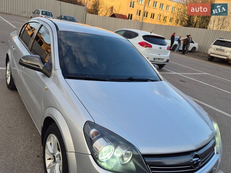 Opel Astra 2011