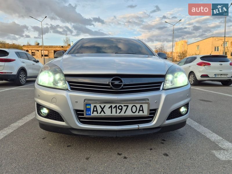 Седан Opel Astra 2011 в Харкові
