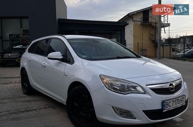 Універсал Opel Astra 2011 в Самборі