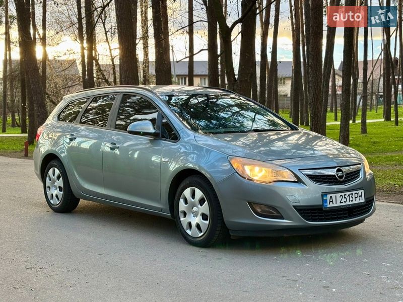 Универсал Opel Astra 2011 в Киеве