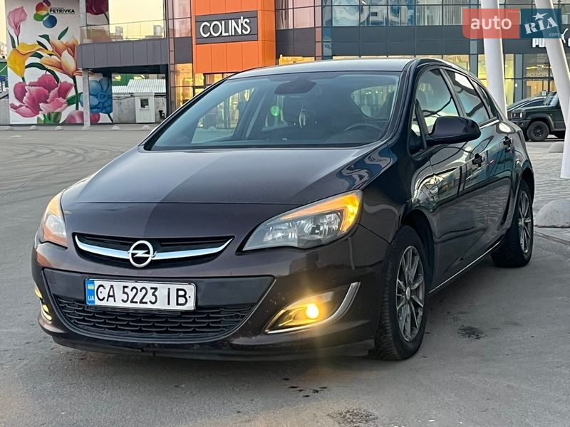 Хэтчбек Opel Astra 2012 в Киеве
