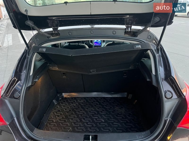Хэтчбек Opel Astra 2012 в Киеве