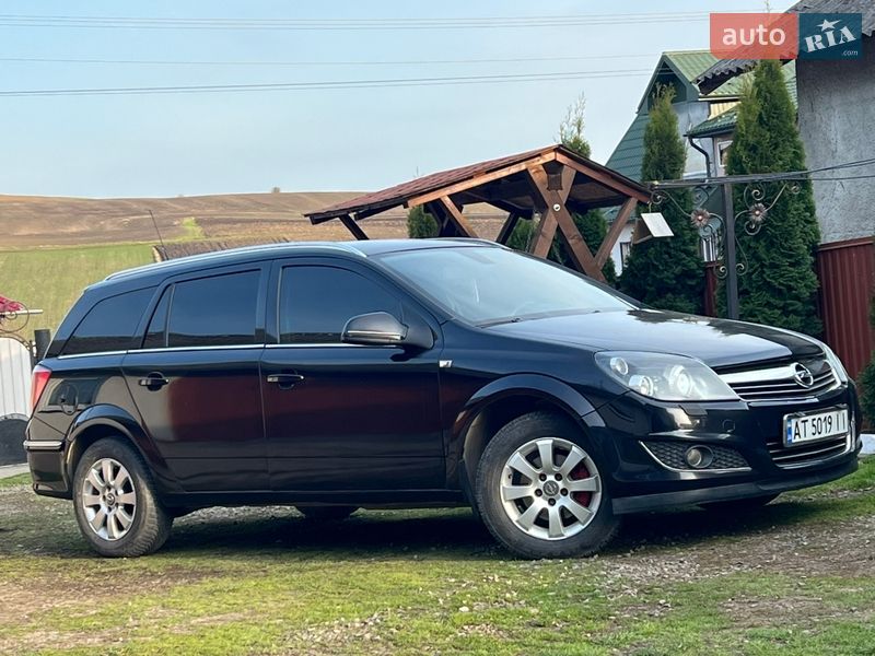 Універсал Opel Astra 2010 в Коломиї