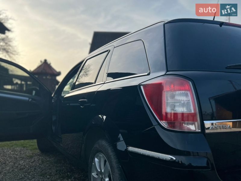 Універсал Opel Astra 2010 в Коломиї