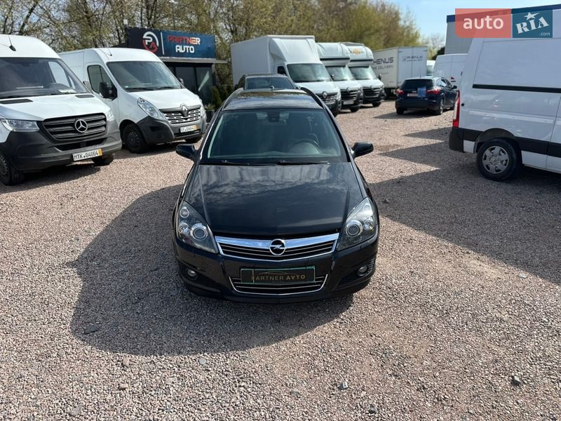 Універсал Opel Astra 2008 в Рівному