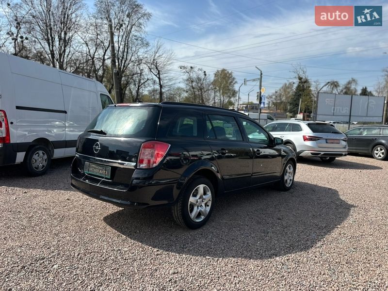 Універсал Opel Astra 2008 в Рівному