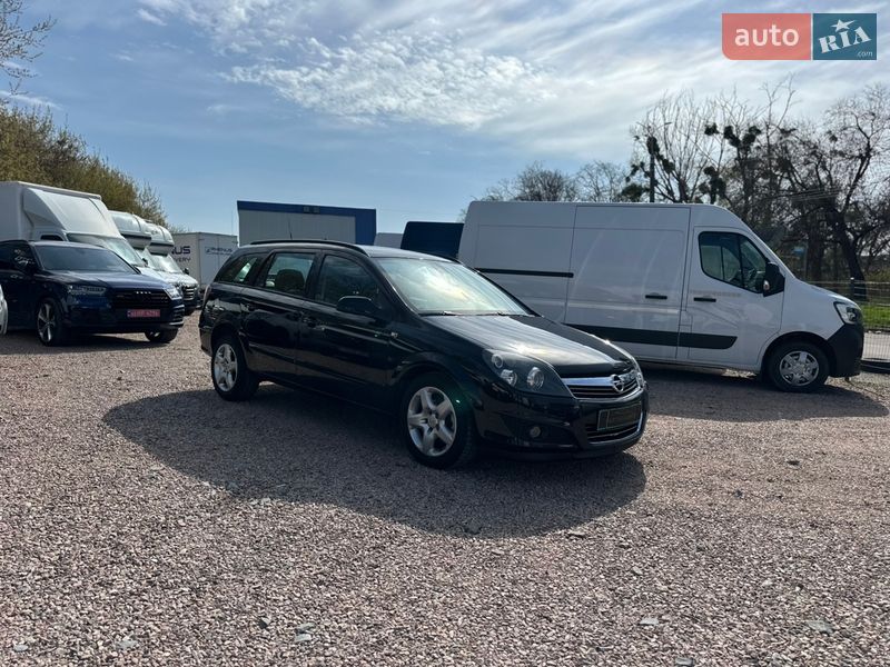 Універсал Opel Astra 2008 в Рівному