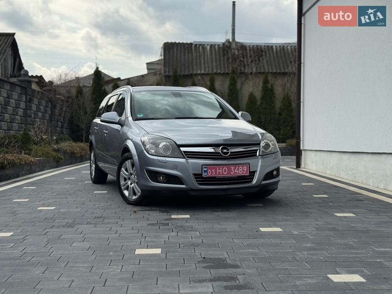 Универсал Opel Astra 2009 в Дубно