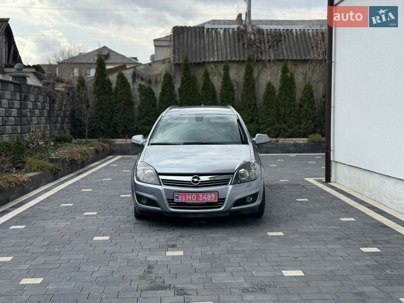 Универсал Opel Astra 2009 в Дубно