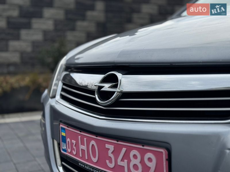 Универсал Opel Astra 2009 в Дубно