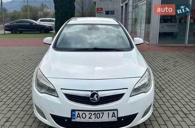 Универсал Opel Astra 2012 в Ужгороде