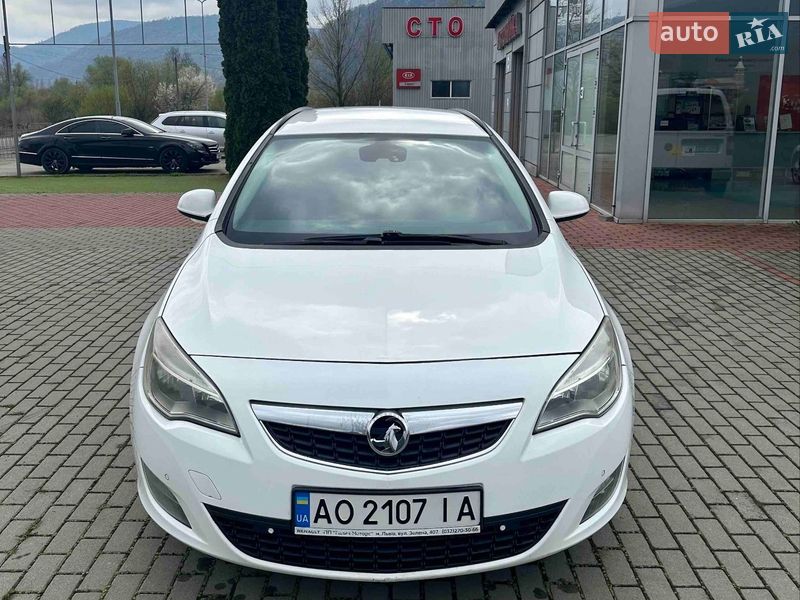 Opel Astra 2012