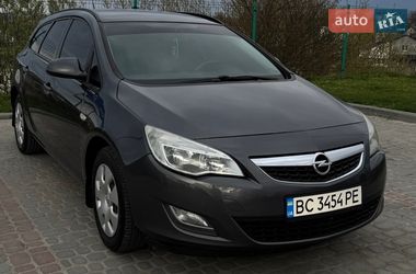 Універсал Opel Astra 2011 в Золочеві