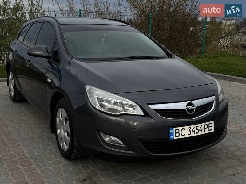 Opel Astra 2011