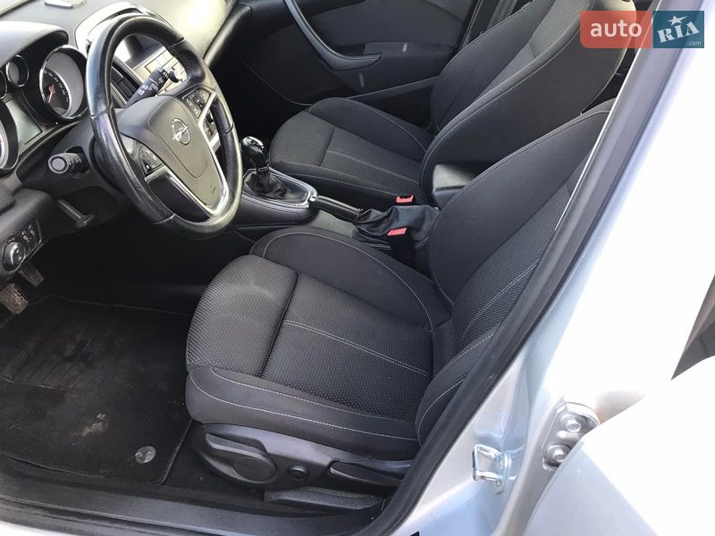 Универсал Opel Astra 2015 в Сокале