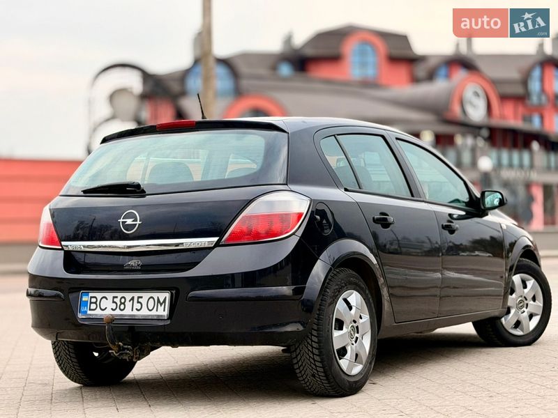 Хэтчбек Opel Astra 2004 в Дрогобыче