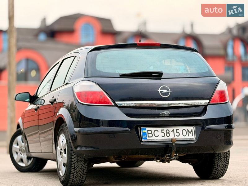 Хэтчбек Opel Astra 2004 в Дрогобыче