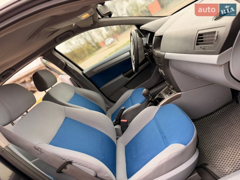 Хэтчбек Opel Astra 2004 в Дрогобыче