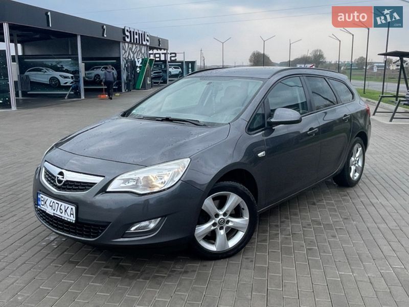 Opel Astra 2011